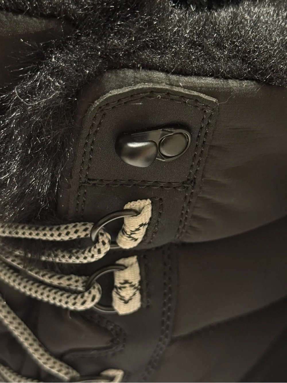Khombu cozy black